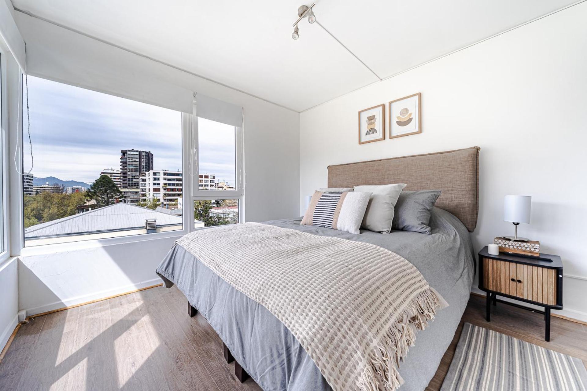 Providencia, Mall Costanera Center, Mut Apartment
