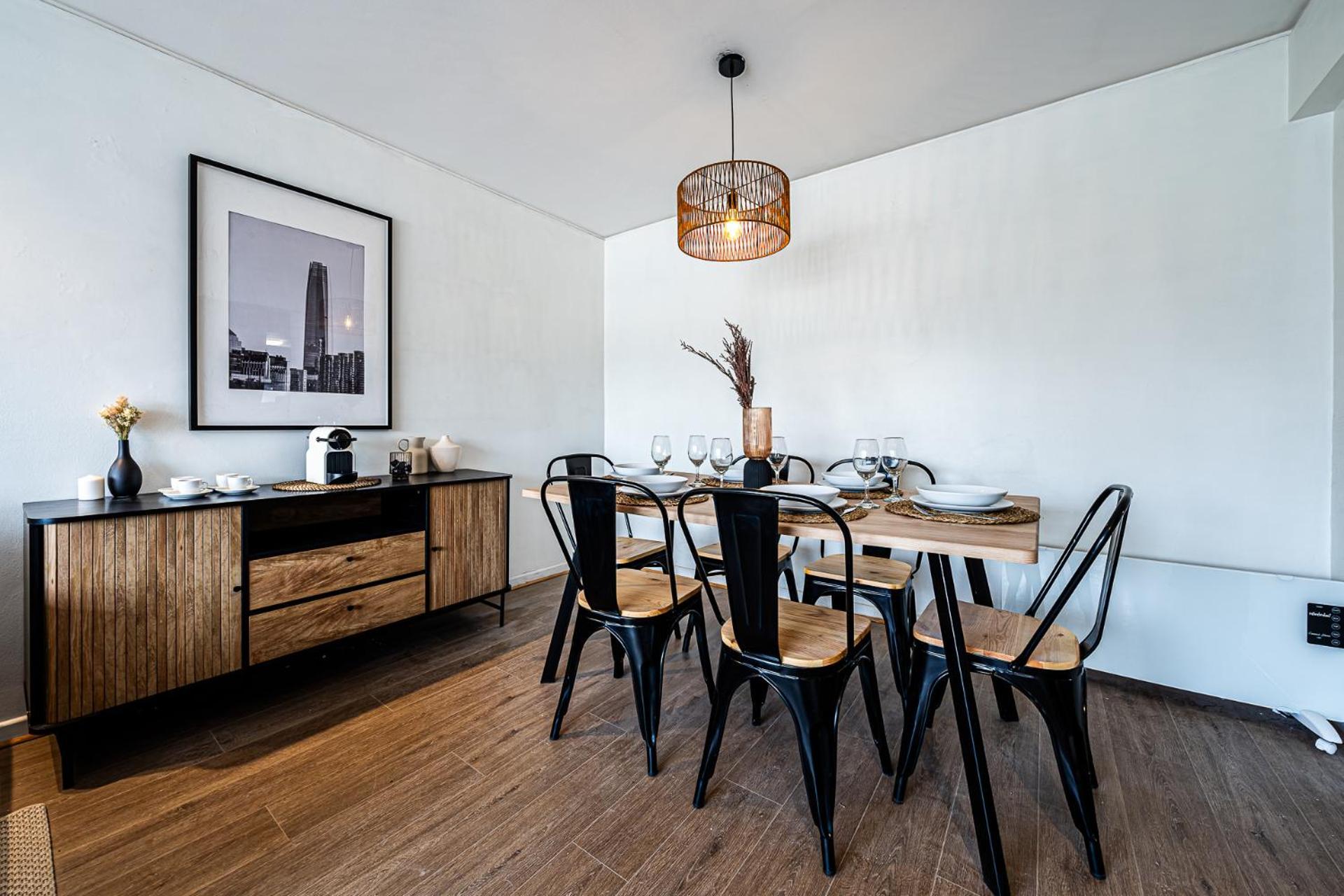 Providencia, Mall Costanera Center, Mut Apartment
