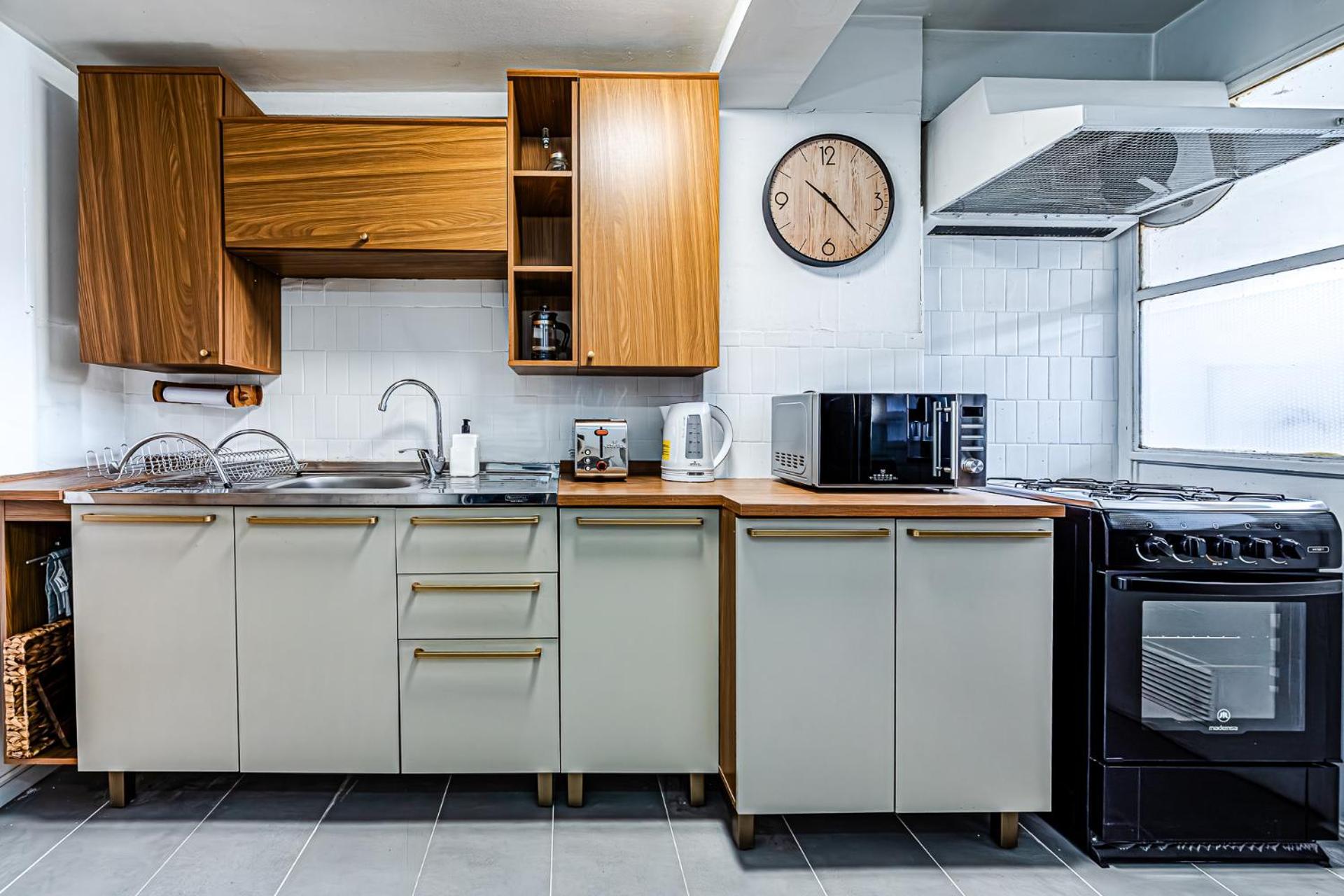 Providencia, Mall Costanera Center, Mut Apartment
